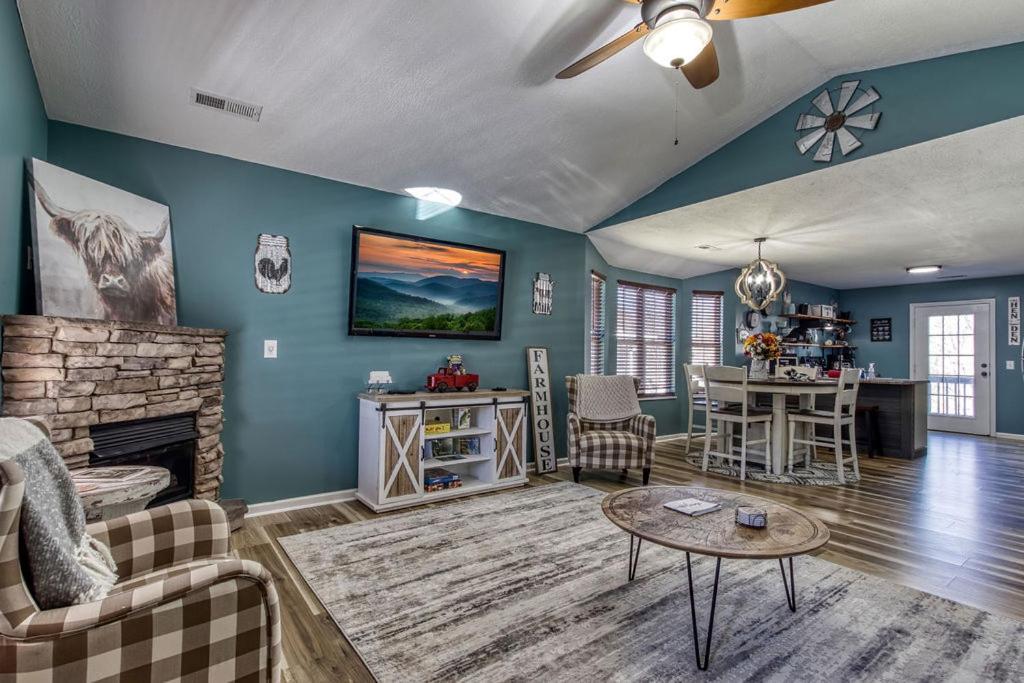 The Mason Jar, Hot Tub, Wifi, 1089 Free Tickets Each Paid Day, Dollywood And More! Pigeon Forge Exterior foto