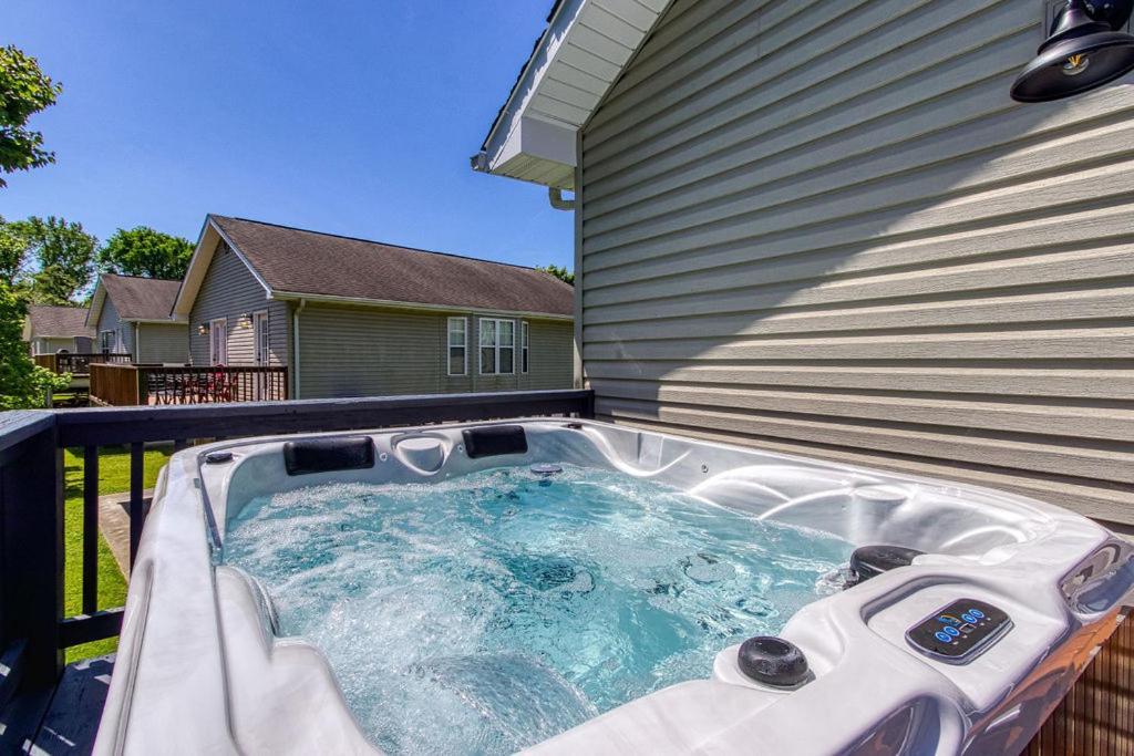 The Mason Jar, Hot Tub, Wifi, 1089 Free Tickets Each Paid Day, Dollywood And More! Pigeon Forge Exterior foto